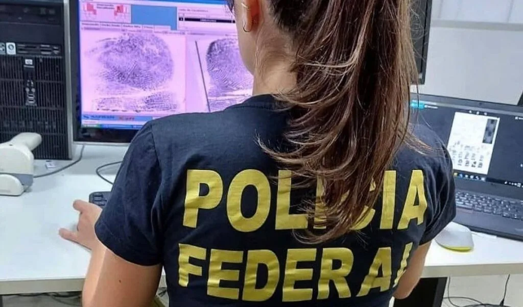 Onde trabalha um agente administrativo da Polícia Federal?